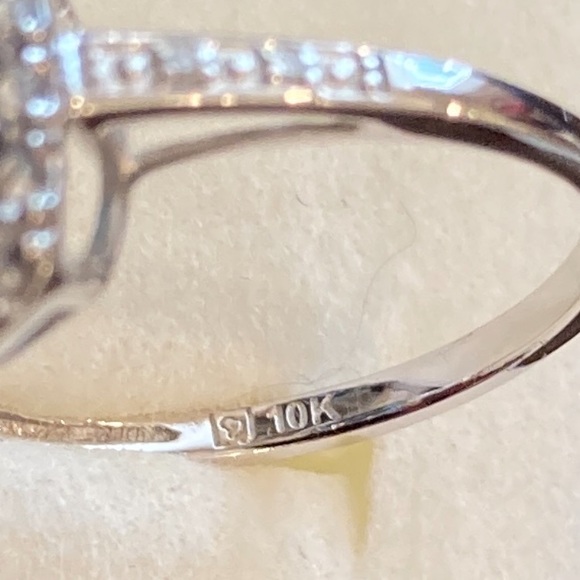 10k White Gold - Picture 2 of 13